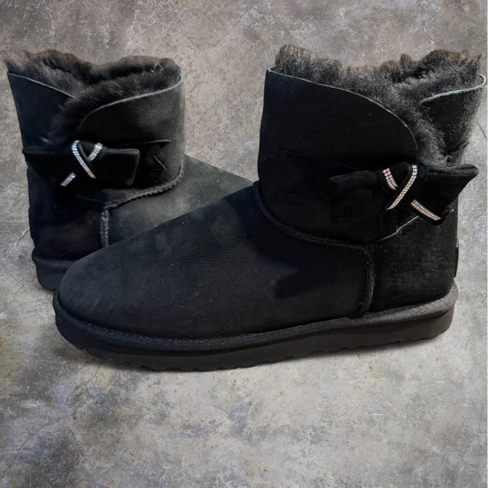 UGG‎ Australia Bailey Bow Mini Black Sheepskin Suede Winter Boots Women's Size 9